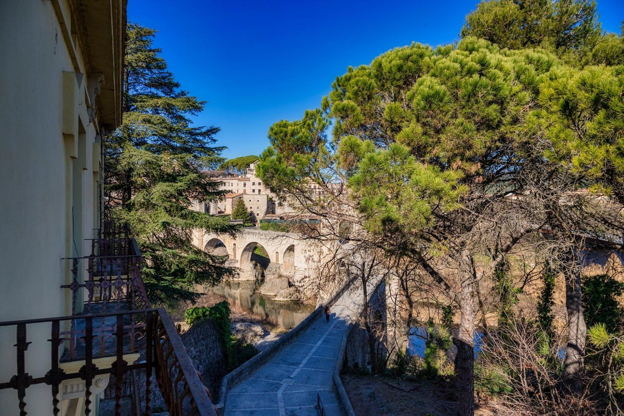 Отель Els Jardins De La Martana Бесалу Экстерьер фото