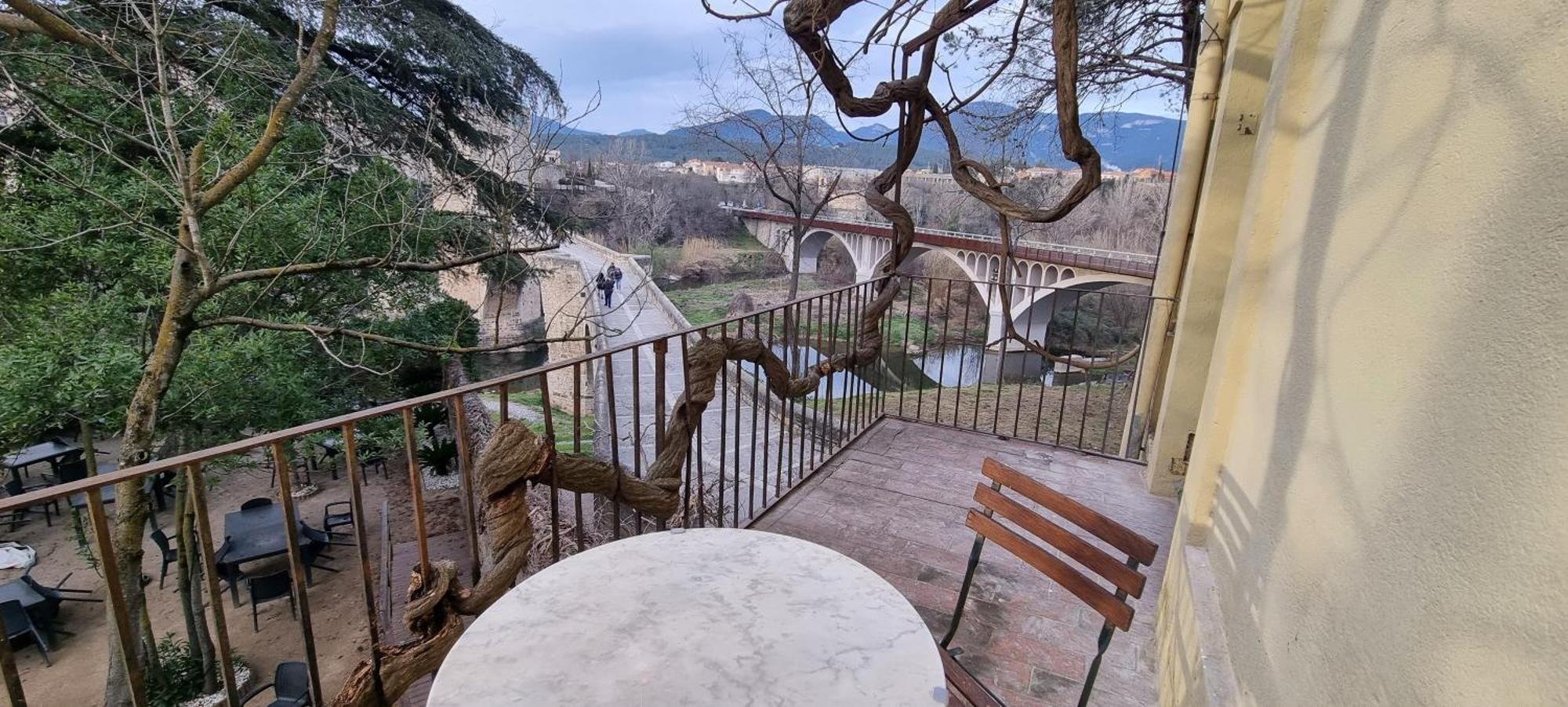 Отель Els Jardins De La Martana Бесалу Экстерьер фото