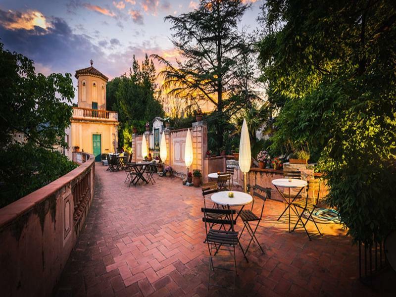 Отель Els Jardins De La Martana Бесалу Экстерьер фото