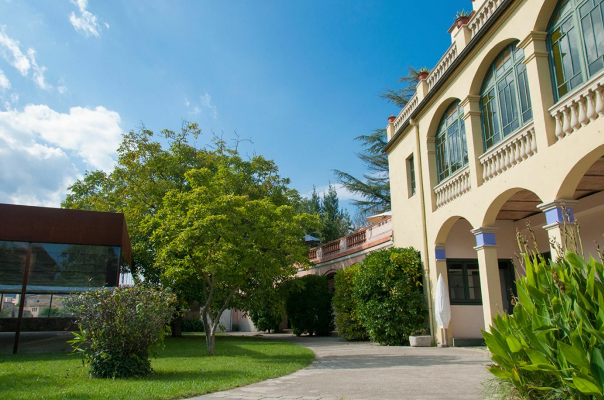 Отель Els Jardins De La Martana Бесалу Экстерьер фото